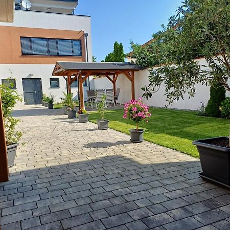 Penthouse Griemann 2 Fuer Max 4 Personen Mit Eigener Grosser Dachterrasse Zum Relaxen! Illmitz Exterior foto
